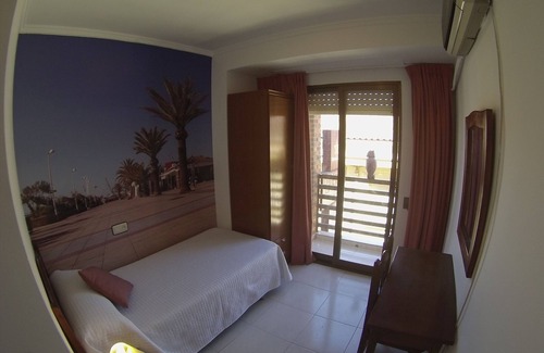 Sagunto Apartment | Habitación Individual con Baño Privado, TV, Aire Acondicionado y Wifi