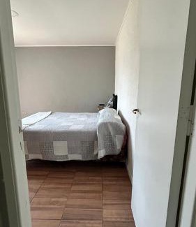 Tunuyan House | Habitación privada con cama matrimonial, baño y salida al jardín