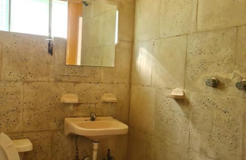 Atlixco House | Habitación privada en edificio céntrico (amarillo)