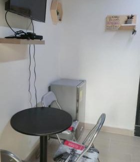 Suramericana Apartment | HABITACION AMOBLADA SECTOR LAURELES-ESTADIO hasta 3 personas Santorini