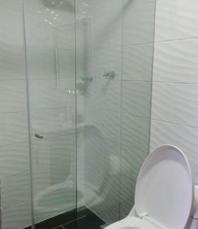 Suramericana Apartment | HABITACION AMOBLADA SECTOR LAURELES-ESTADIO hasta 3 personas Santorini