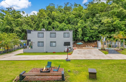 Pugnado Afuera Ski Chalet | Hacienda M&B · Perfect for Groups, with Pool and Spacious Patio