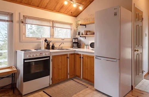 Glen Margaret House | Hackett's Cove Oceanfront Tiny Cottage for Two