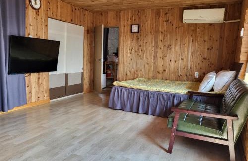 Gujwa House | Hado Saeya Saeya Entire House