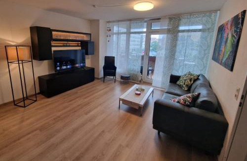 Bahnhofsviertel Apartment | Hafenperle Ferienwohnung am Alten Stadthafen in Oldenburg - Zentrale City Lage