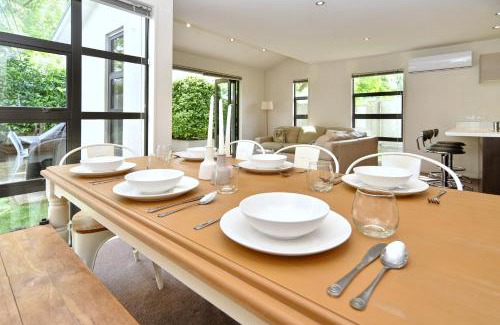 Riccarton House | Hagley Apartment - Christchurch Holiday Homes