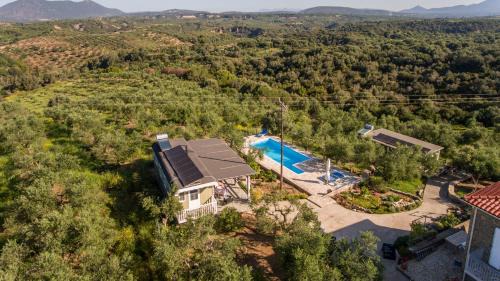 Pylos-Nestoras Cabin | Hakuna Matata Holidays wooden lodge with airco & pool in Greek Olive Grove