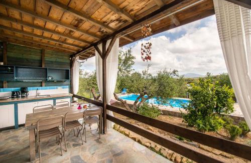 Pylos-Nestoras Cabin | Hakuna Matata Holidays wooden lodge with airco & pool in Greek Olive Grove