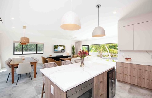 Old Man Bay House | Halcyon Point: New Luxurious Oceanfront Villa w/Pool, Spa + Tanning Terrace