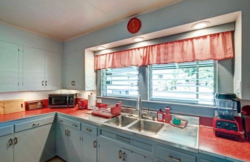 Hilo House | Hale Leilani - Adventure Awaits