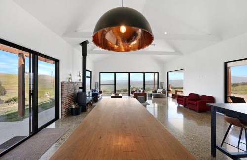 Barwite House | Half Mile High - Merrijig - Sleeps 10