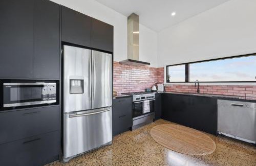 Barwite House | Half Mile High - Merrijig - Sleeps 10