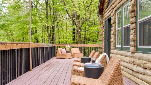 Great Barrington House | Half Moon by AvantStay 4BR Cabin w Large Deck Yard w Patio Outdoor Dining