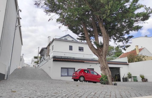 Loures House | Hall 92 Quartos com WC em moradia com piscina A-das-Lebres Loures