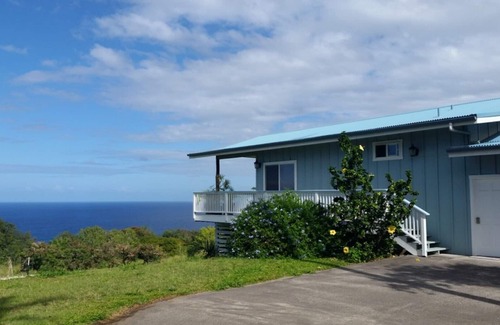 Honokaa House | Hamakua Coast Home- Ocean views, private, clean and friendly