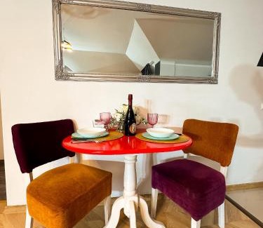 Craiova Apartment | Hamilton Apartment