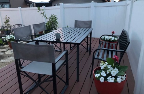 Saskatoon House | Hampton 3BR/2BA Suite Near Airport