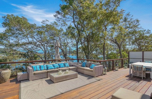 Pretty Beach House | 'Hampton Cottage' by Accom Holidays