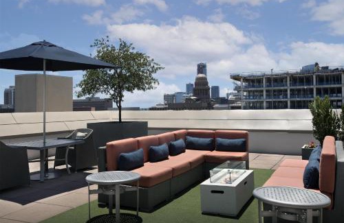 Museum District Hotel | Hampton Inn and Suites Austin University Capitol