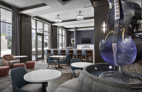 Museum District Hotel | Hampton Inn and Suites Austin University Capitol