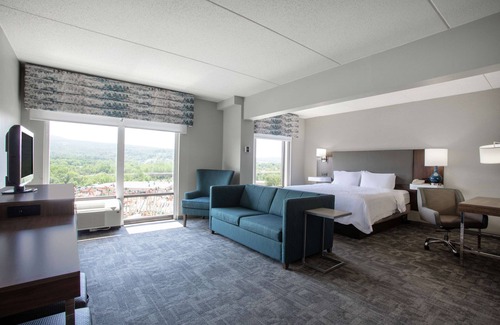 Bedford Hotel | Hampton Inn Bedford