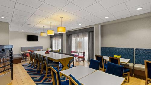 Bloomington Hotel | Hampton Inn Bloomington