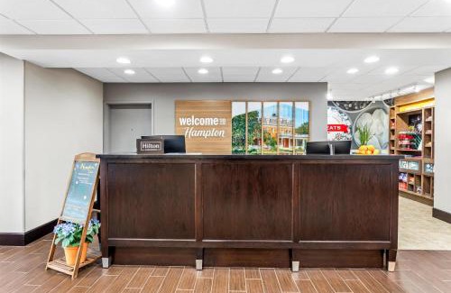 DeKalb Hotel | Hampton Inn Dekalb - Near the University