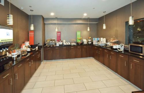 Madison Hotel | Hampton Inn Madison