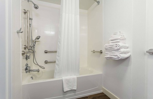 Lakeview Hotel | Hampton Inn Manassas