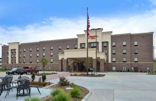 Aksarben - Elmwood Park Hotel | Hampton Inn Omaha Midtown-Aksarben