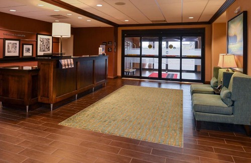 Aksarben - Elmwood Park Hotel | Hampton Inn Omaha Midtown-Aksarben