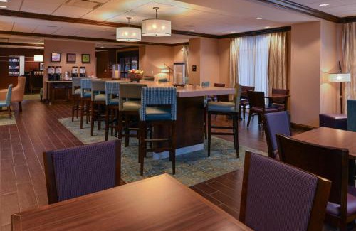 Aksarben - Elmwood Park Hotel | Hampton Inn Omaha Midtown-Aksarben