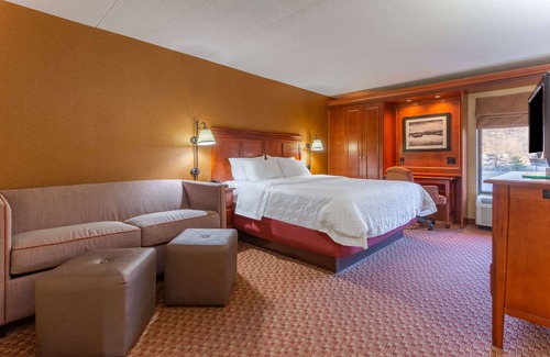 East Peoria Hotel | Hampton Inn Peoria-East At The River Boat Crossing