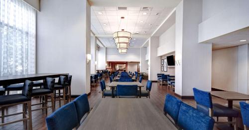 Jefferson Manor Hotel | Hampton Inn & Suites Alexandria Old Town Area South