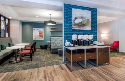 Burlington Hotel | Hampton Inn & Suites Burlington