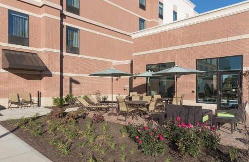 Schaumburg Hotel | Hampton Inn & Suites by Hilton Chicago Schaumburg IL