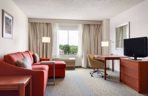Glendale Hotel | Hampton Inn & Suites Denver - Cherry Creek