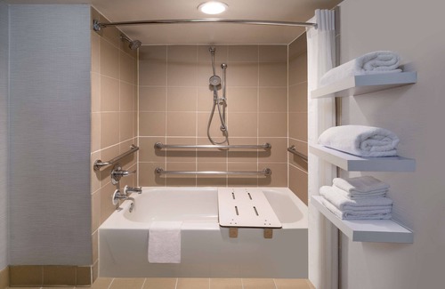 Glendale Hotel | Hampton Inn & Suites Denver - Cherry Creek