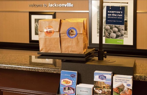 Northside Hotel | Hampton Inn & Suites Jacksonville-Airport