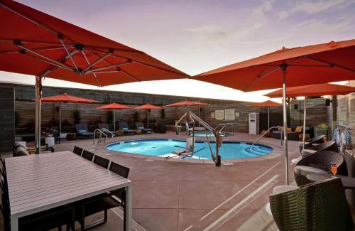 Burbank Hotel | Hampton Inn & Suites Los Angeles Burbank Airport