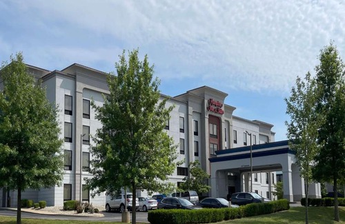 Jeffersontown Hotel | Hampton Inn & Suites Louisville East