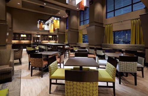 Dorval Hotel | Hampton Inn & Suites Montreal-Dorval