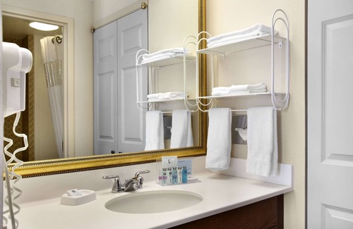 Warwick Hotel | Hampton Inn & Suites Providence/Warwick-Airport