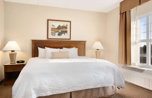 Warwick Hotel | Hampton Inn & Suites Providence/Warwick-Airport