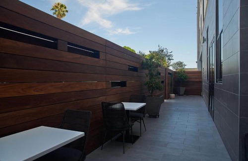 Van Nuys Hotel | Hampton Inn & Suites Sherman Oaks