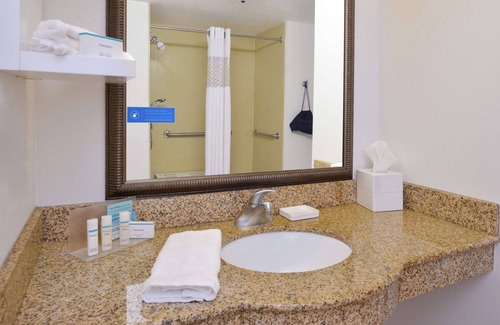 Wilmington Hotel | Hampton Inn & Suites Wilmington