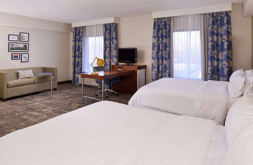 Wilmington Hotel | Hampton Inn & Suites Wilmington
