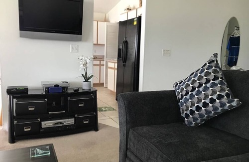 Davenport Villa | Hampton Lakes Luxury 4 Bed Villa, Games room, FREE Internet access, Lake View