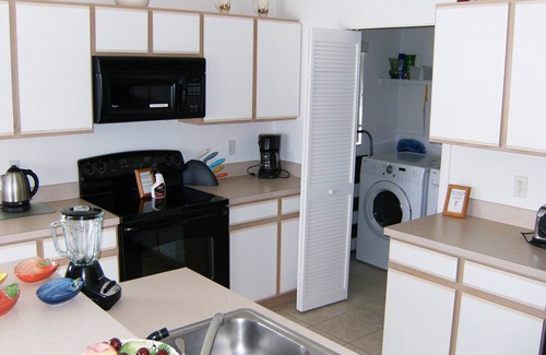 Davenport Villa | Hampton Lakes Luxury 4 Bed Villa, Games room, FREE Internet access, Lake View