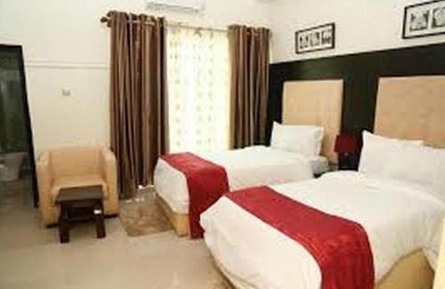 Asaba Cabin | Hampton Towers Spa - Deluxe Twin